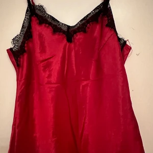 Spetslinne  - Kommer inte till användning har använt 2 gngr är som nyskick inga skador!