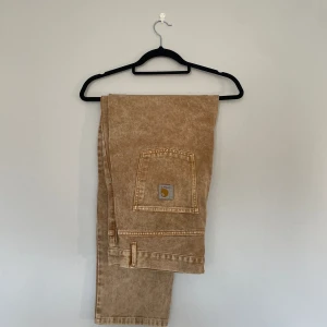 Carhartt - Hej säljer min carhartt byxor då jag inte använder som längre. Skicka ett meddelande om du har några funderingar!