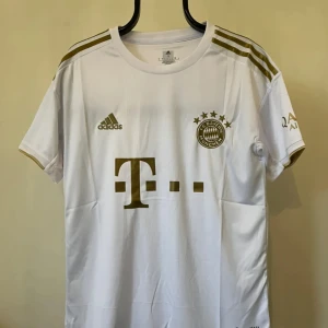 Bayern fotbolls tröja - Aldrig använd.