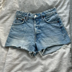 Zara shorts - Jag säljer dem här jätte fina shortsen för att dem tyvärr blivt för små. Skriv om ni har frågor💕
