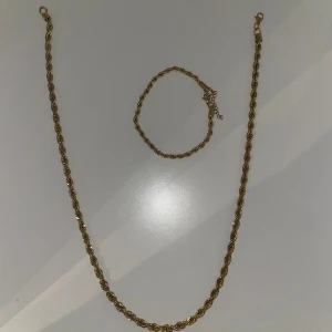 Silver guld cordell set  - Vid köp av halsband&armband alltså ett set så medföljer en deal på 249kr. Ni hittar info om varorna i tidigare inlägg☺️ Hos oss hittar ni alltid bästa priserna/Jewerlisss