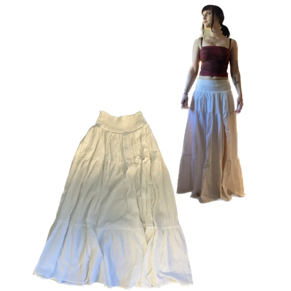 Jättefin lång vit kjol med slits! Supen fin till sommaren🫶nästan helt oanvänd och den är i storlek xs💕. Kjolar.