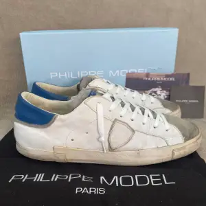 Philipe Model skor | Storleken är 45 | Skorna är i befintligt skick | OGs är först till kvarn | Hör av er vid frågor eller mer bilder!