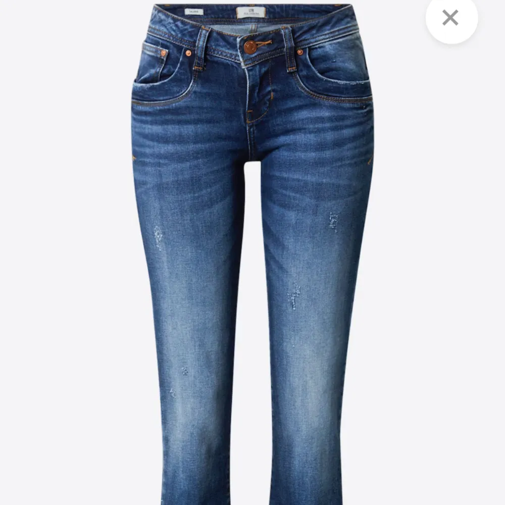 Säljer mina mörkblåa Ltb jeans då jag aldrig använder dom, använda cirka 2 gånger så är väldigt bra skick💗. Jeans & Byxor.