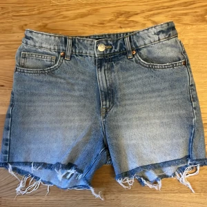 Shorts - Jättrsnygga shorts de har bara använt de några gånger 