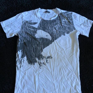 Armani t-shirt - Inga skador superfin och skön märkes t-shirt 