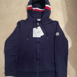 Moncler   - Helt ny, men den är för liten.