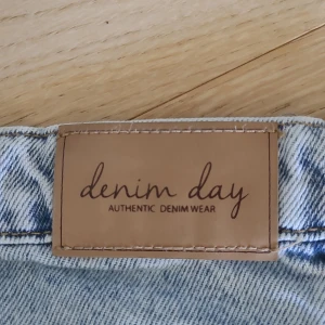 Denim day jeans - Säljer fina jeans som tyvärr är för små för mig🥲 ljusa och stentvättade🩵 strl 170! Skriv om du undrar något!😊