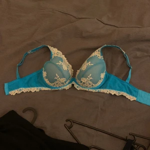 Intimissimi bh  - Jättefin instimissimi bh. Endast använd få gånger. Passar tyvärr inte min form på bysten:/