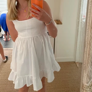 Zara klänning - Jättefin Zara klänning. Den är M men snarare en S🫶🏻