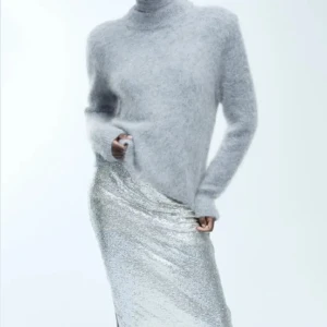 Stickad tröja  - Säljer denna slutsålda stickade mohair tröjan! Använd fåtal gånger