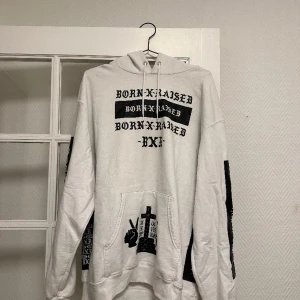 Champion x Born x Raised - Använd ca 20 gånger Något noppig men det går att lösa Storlek XL och är true to size