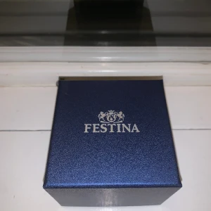 Festina klocka - Skicka: 9/10 Armbandslänken är liten i storlek då jag har förkortat den sen innan, man får med länkar så att den går att förstoras👍🏼