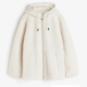 Pilejacka  - Superfin pilejacka köpt för 600kr❤️bara använd fåtal ggr och är i nyskick, säljer då jag har en annan likadan🫶🏽