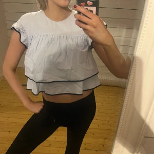 Volangtröja - superfin tröja med volanger från Zara. Tyvärr för liten för mig så måste sälja vidare💕