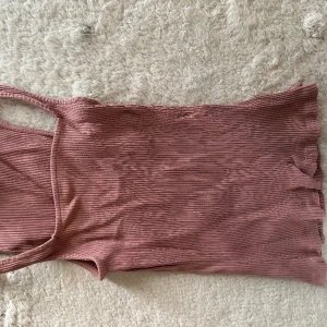 Rosa linne - Rosa linne från NAKD. Bra skick 