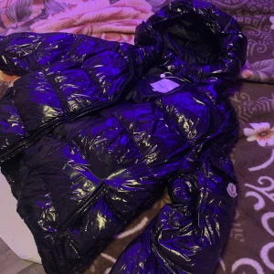 Maya moneclere  - Säljer min maya monecler äkta, andvänt några gånger blev trött på den och har tillräckligt med jackor.