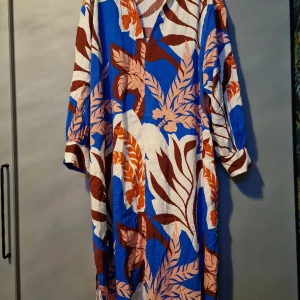 Set - Oanvända blus storlek L Byxa M