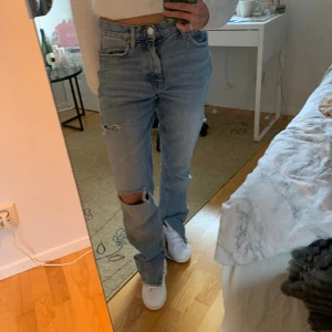 Lågmidjsde jeans - Lågmidjade jeans i en jättefin tvätt köpta second hand