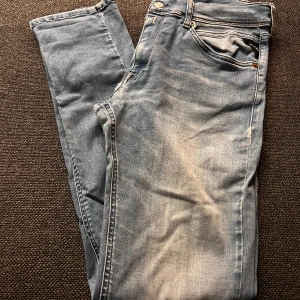 Replay jeans  - Tja säljer ännu ett par snygga Replay jeans dessa är slim och inte anbass men sitter ungefär likadant. Superbra skick.