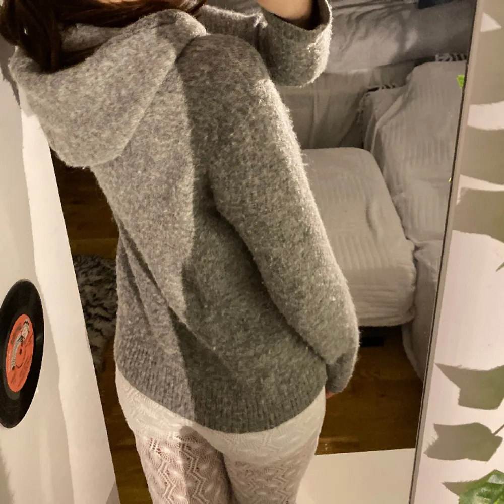 så fin grå hoodie från ”custommade”. tror att det är storlek xs/s. kontakta mig gärna vid frågor 💗. Hoodies.