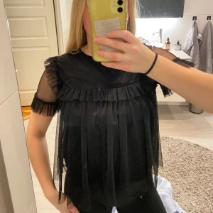 Tyll blus - En tyll blus från Cubus i storlek 164 och passar Xs/S. Superfin och ser helt ny ut. Köparen står för frakt. (Fortfarande till salu)