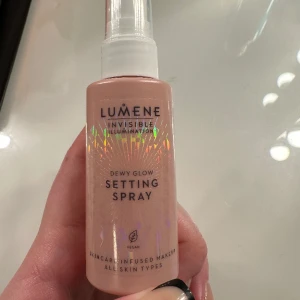Lumene setting spray  - En Lumene setting spray 50ml, fick i min julkalender men kommer inte till användning då jag redan har flera setting sprays, har bara öppnat och testat den!