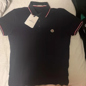 Moncler piké  - Jag säljer nu min moncler pike, den är ändrat testad då jag märkte att de blev fel storlek. Den har nfc scan och qr koden samt lapparna. Vid mer frågor är det bara att höra av sig!
