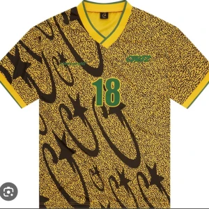 Söker någon utan dessa tröjor  - Söker någon utan dessa Storlek M eller L