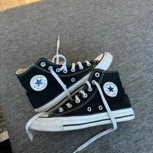 Converse  - Säljer mina Converse eftersom dom aldrig kommer till användning, fint skick