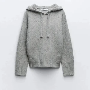 Zara stickad hoodie - Säljer min superfina stickade hoodie då den inte kommer till användning💕 I storlek S och har endast använts 2ggr!