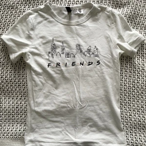 Friends t-shirt - Knappt använd, fint skick