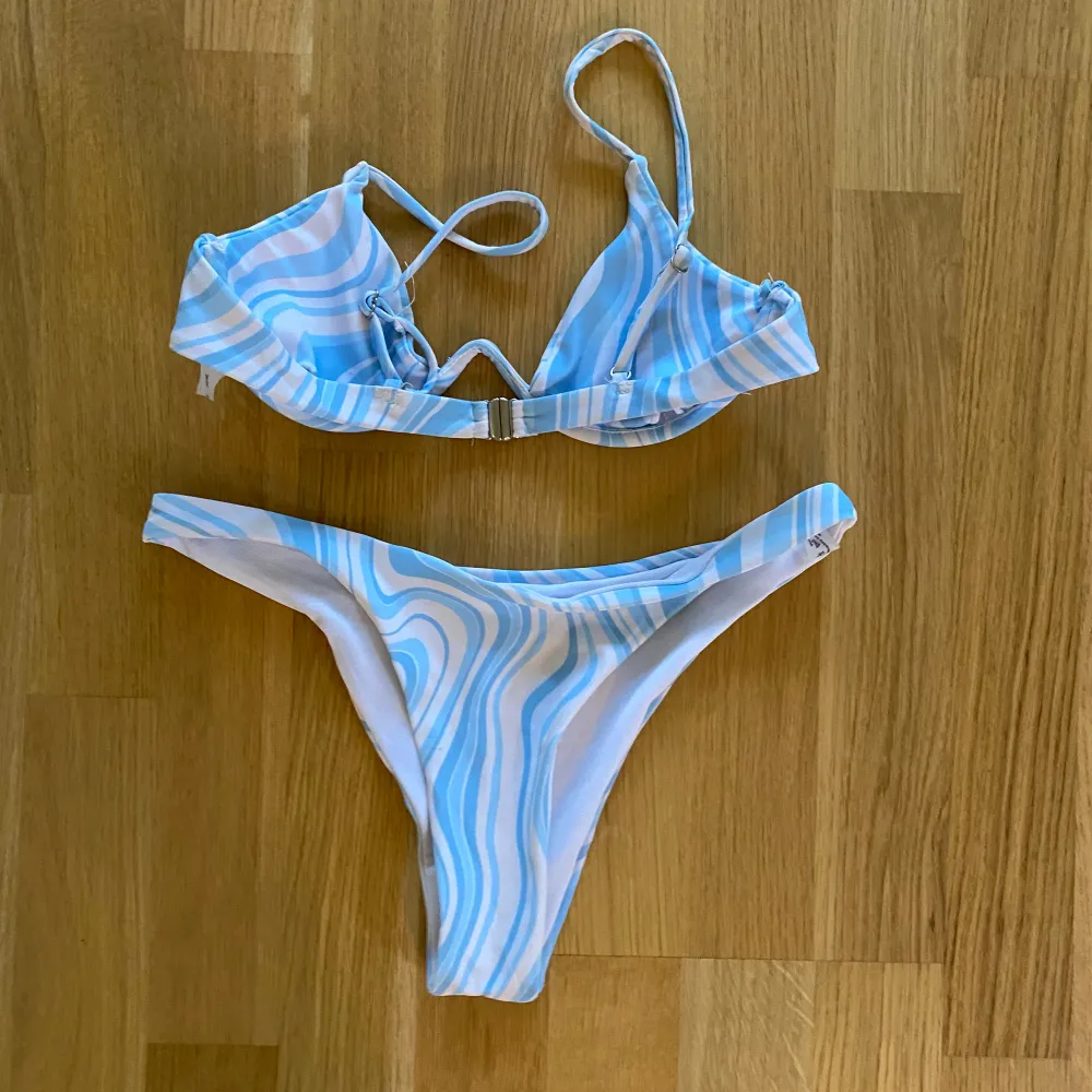 Väldigt fin blå bikini i storlek XS, endast provad. . Muu.