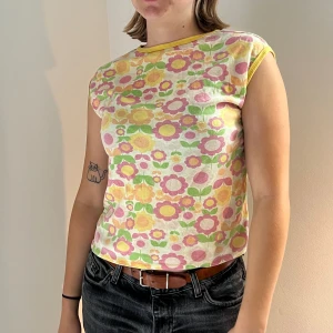 Blommig topp - Somrig topp i storlek m/s