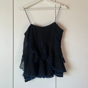 Festtop armani - Supersött linne från armani exchange! Köpt secondhand 💙