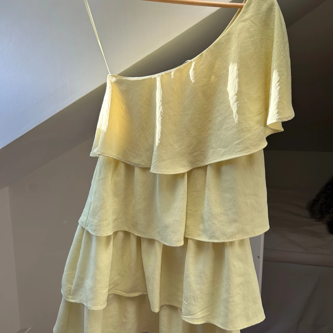 Gul volangklänning - 91