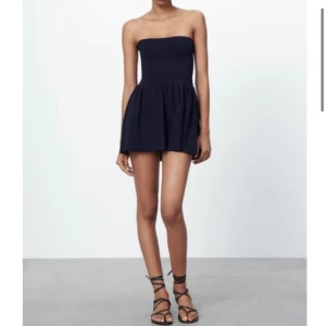 Klänning - Fin klänning eller top från zara som kan användas som båda, tyvärr är den för liten!