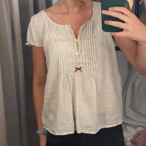 Odd Molly blus - jättesöt blus från Odd Molly💕fint skick, inga defekter. Är i storlek M men passar både XS och S.☀️