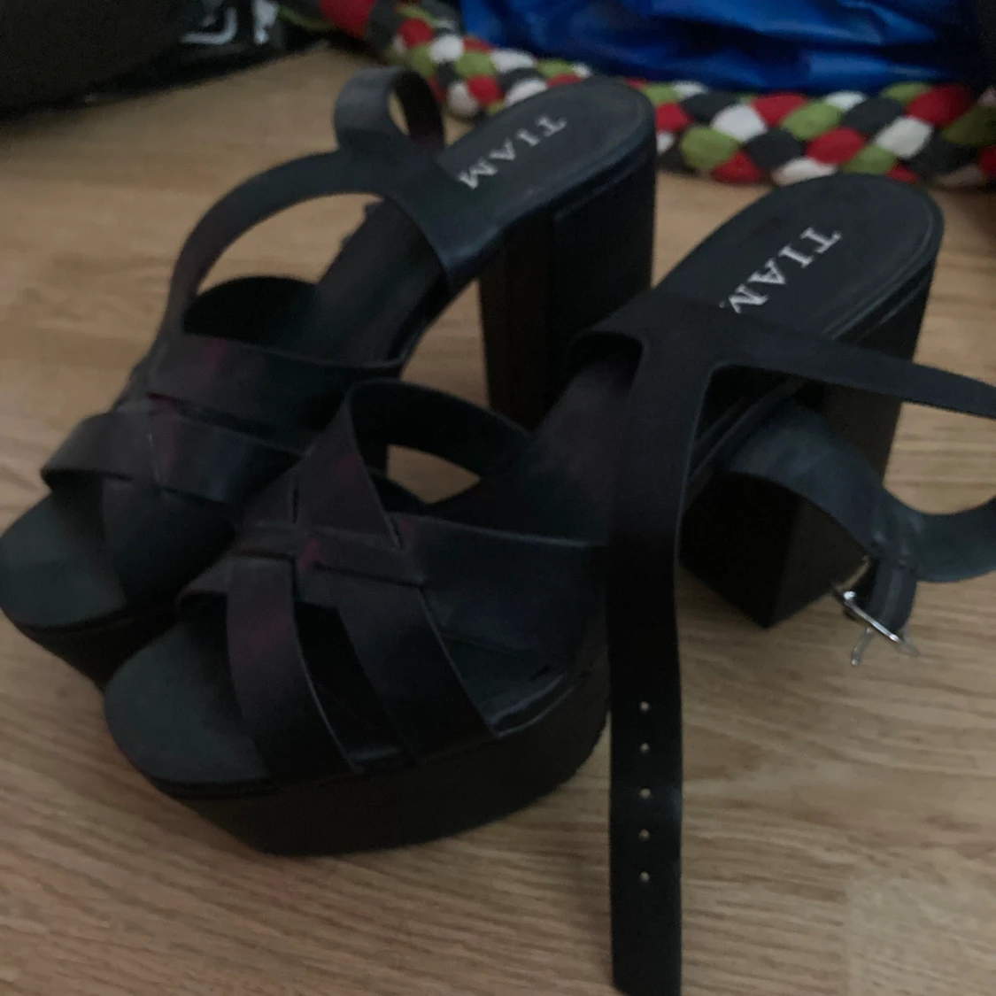 Svarta klackskor  - 90