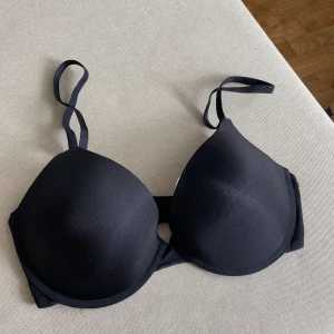 Push upp bh - Push up bh från ellos i modellen Racelyn, storlek 75C. Oanvänd, ordinariepris 249kr. 