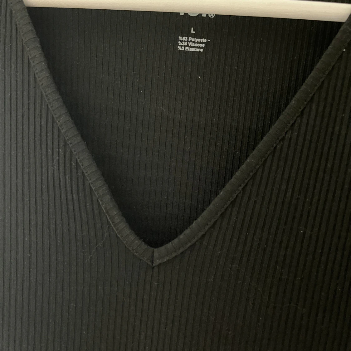 Svart enkel v-ringad klänning - 90