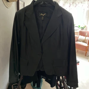 Skinn jacka - Skinn jacka köpt för 1600kr 