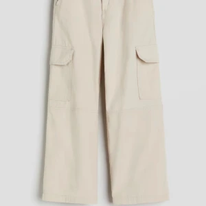 Cargo pants - Han knappt haft på mig dem, nästan helt nya o har betalat 200kr för dem 💗