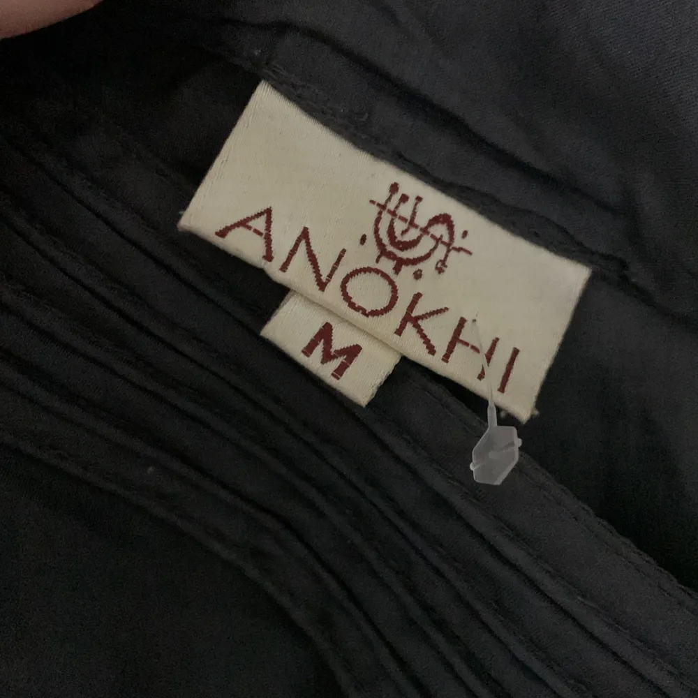 Säljer denna top from Anokhi i stolek M men skulle passa S också! 70kr + frakt. Grå,svart,marinblå blandat ungefär😽🤍. Toppar.