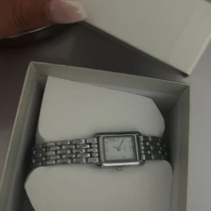 Klocka!! - Helt ny silver klocka! Helt oanvänd, plasten är kvar på själva kedjan så inga defekter 💙💙