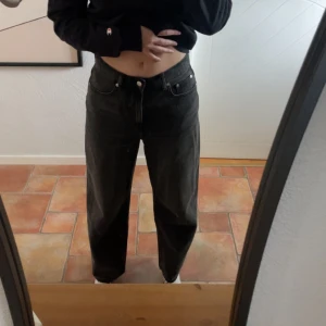 Lågmidjade jeans från arket - Snygga jeans från arket, lite för korta för mig som är 166cm lång, storlek 27