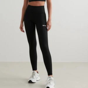 Tights - Träningstights från aimn. Säljer då dom inte används av mig, men dom sitter skitsnyggt och åker inte ner. Prutning välkomnas!