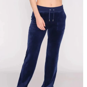  Juicy byxor -  Ett par helt oanvända juicy byxor i bra skick men är tyvärr för små för mig så kan inte använda dem💕