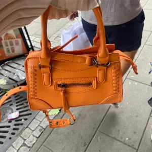 Väska - Så snygg väska från Gina tricot 🧡