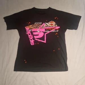Spider T-Shirt - Säljer min spider t shirt. Det är en collab mellan lil yachty och young thug🤩 I väldigt bra skick. Kom med frågor och prisförslag👍